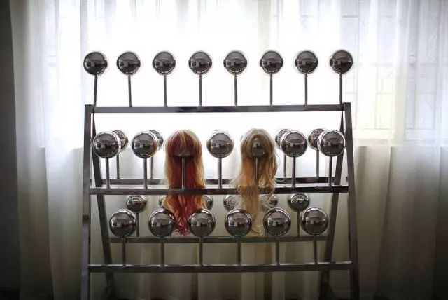 植入AI的充气娃娃工厂，现场颇诡异…