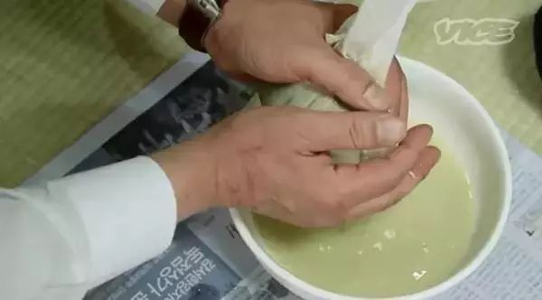 她为了吃口“屎”，专门跑到了韩国