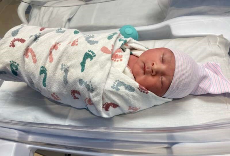 英国首次诞生含有三人DNA的婴儿 一男两女“合作”