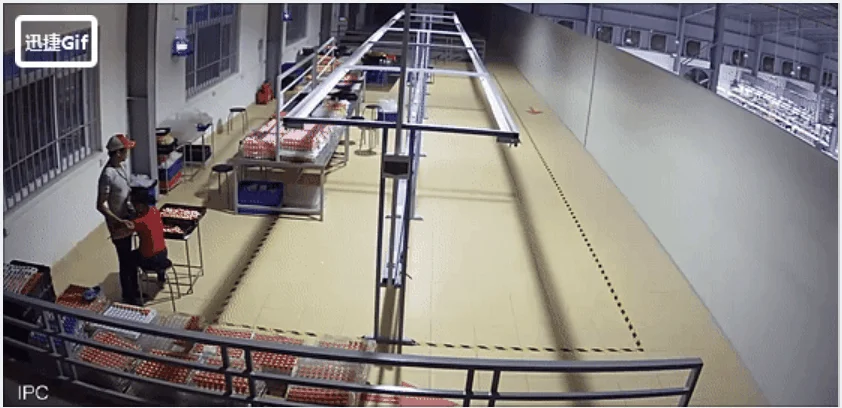 某工厂流水线主管潜规则女工内射后一本正经装作检查工作幸亏主管是秒射男不然被发现了