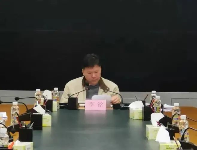 突发！深夜到女局长家“充电”的李副区长，名字已从官网撤下！