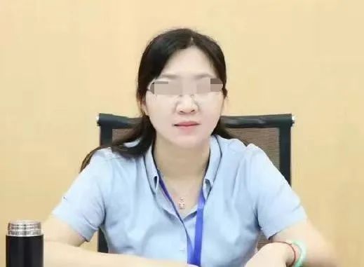 突发！深夜到女局长家“充电”的李副区长，名字已从官网撤下！