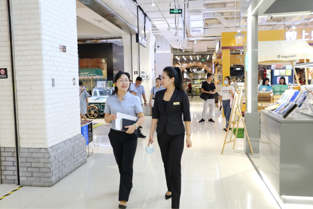 突发！深夜到女局长家“充电”的李副区长，名字已从官网撤下！