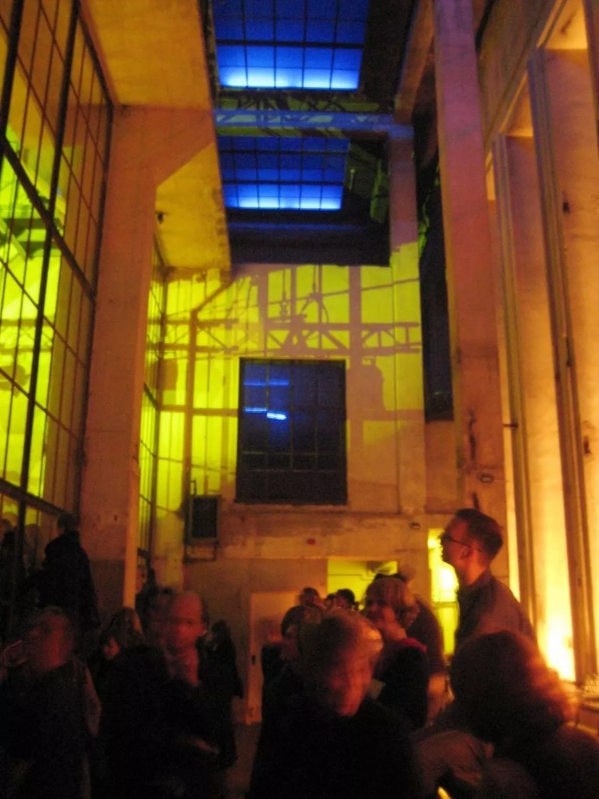 极限性爱俱乐部举办 48 小时派对，内容包括“肮脏的东西”和“一切皆有可能”