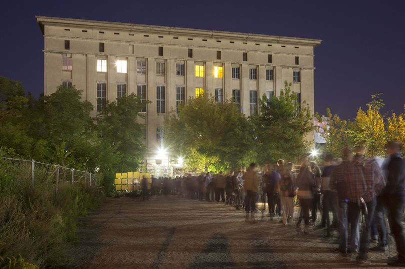 极限性爱俱乐部举办 48 小时派对，内容包括“肮脏的东西”和“一切皆有可能”