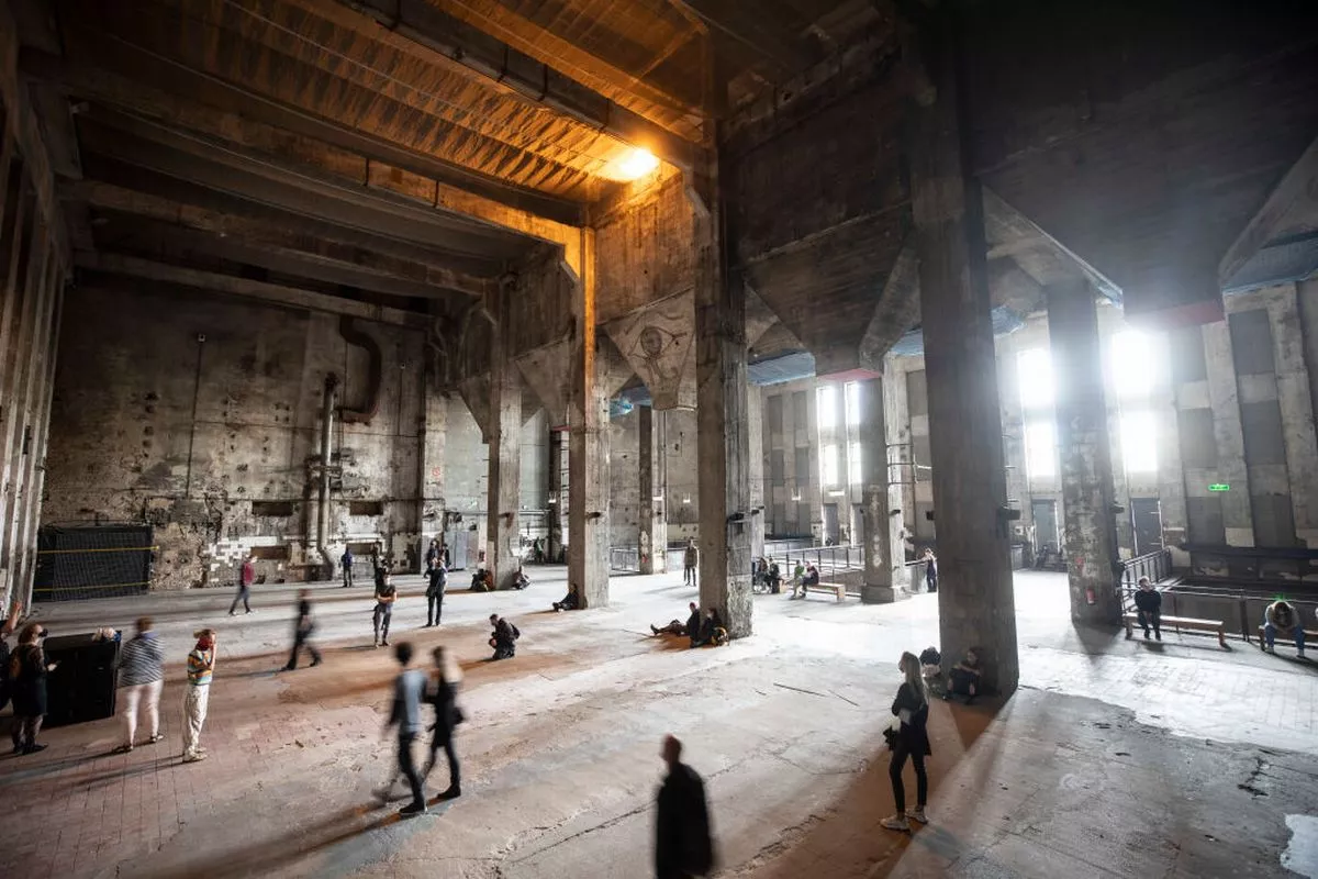 极限性爱俱乐部举办 48 小时派对，内容包括“肮脏的东西”和“一切皆有可能”