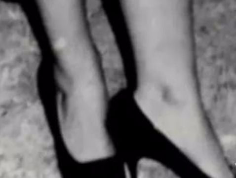 恐怖恋足癖，杀人后切下脚…