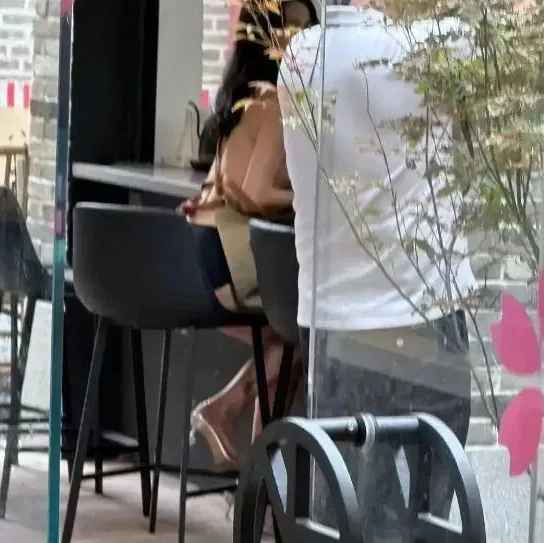 咖啡店女店员真空上阵，被投诉色情营销