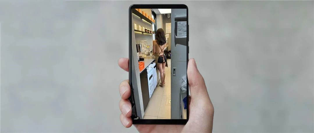 咖啡店女店员真空上阵，被投诉色情营销