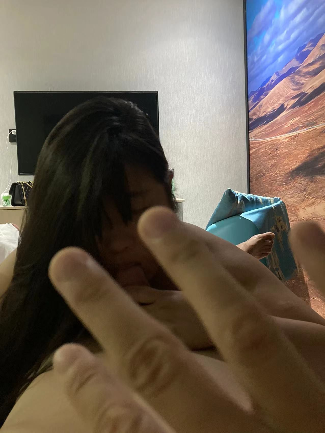 昨晚纯约了个微坦小学老师，大战3次，累成狗，不得不服老。