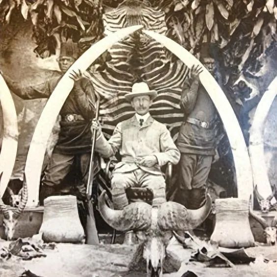 32张难得一见的罕见图片，真实到恐怖，富士山下的东京