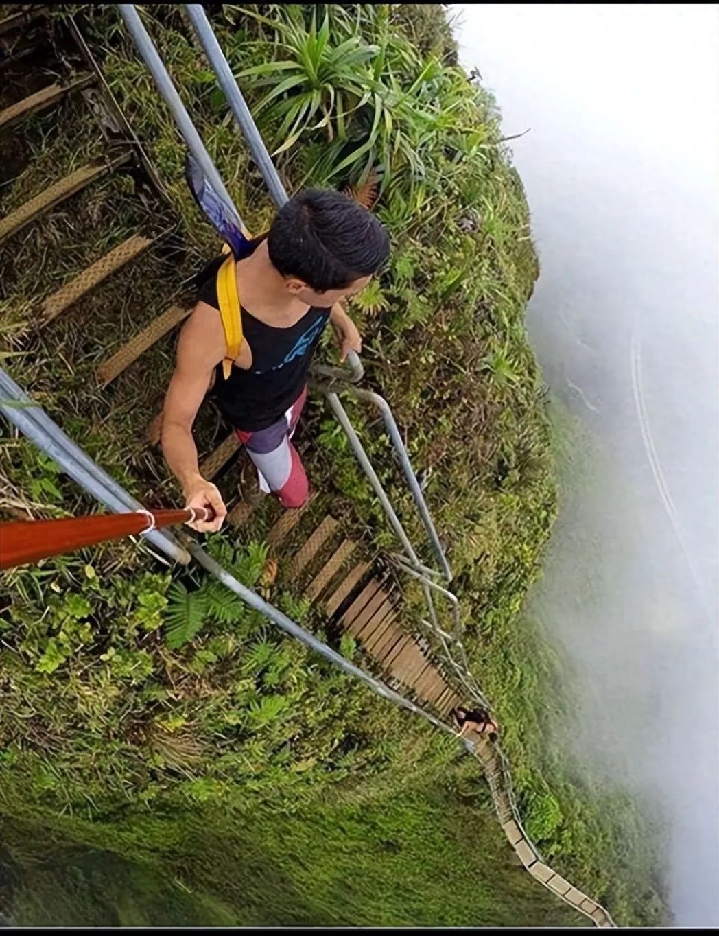 32张难得一见的罕见图片，真实到恐怖，富士山下的东京