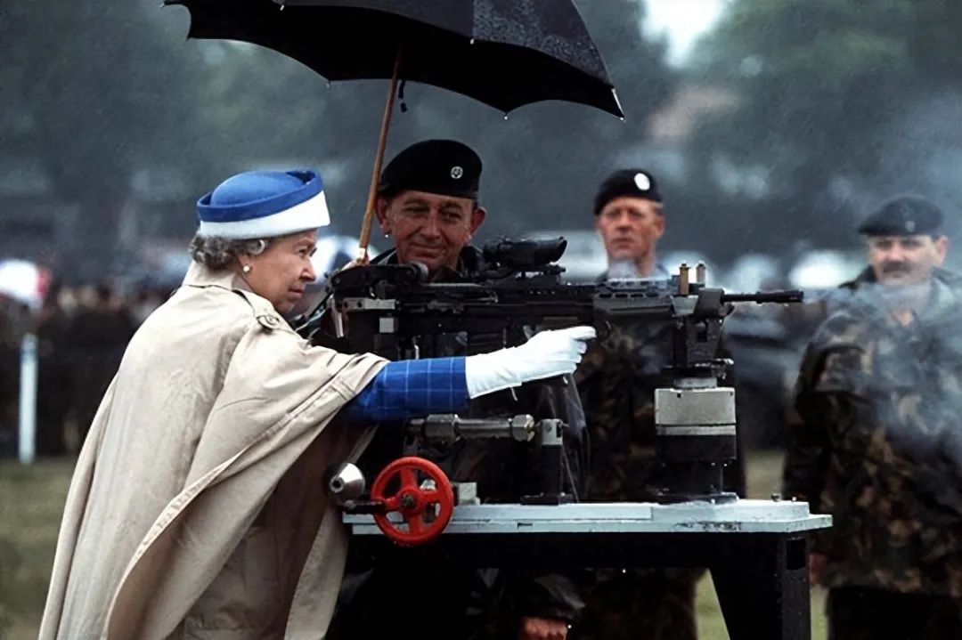 32张难得一见的罕见图片，真实到恐怖，富士山下的东京