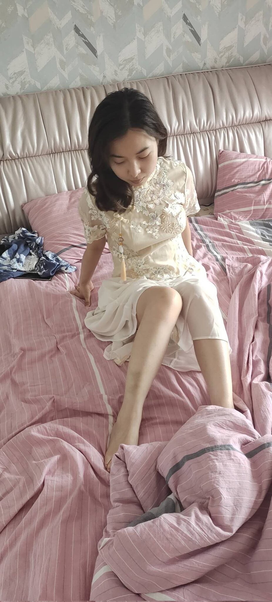 福州超反差初中女老S家中和光头情人啪啪流出