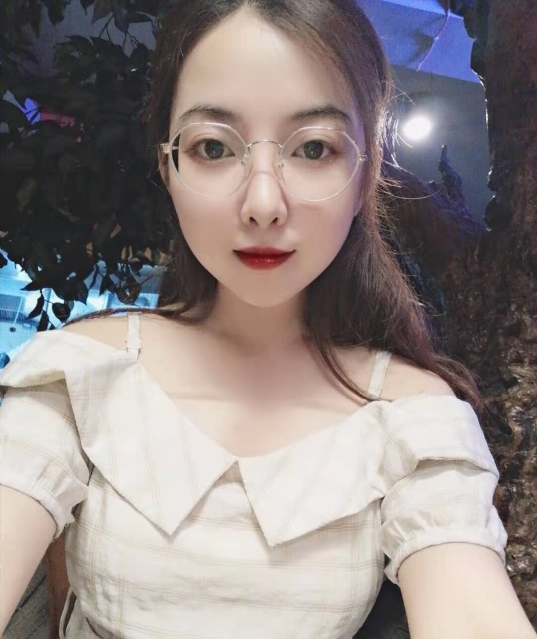 福州超反差初中女老S家中和光头情人啪啪流出