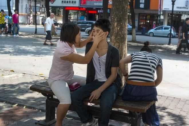 B面人生：过于早熟的表妹，和她的四个男人