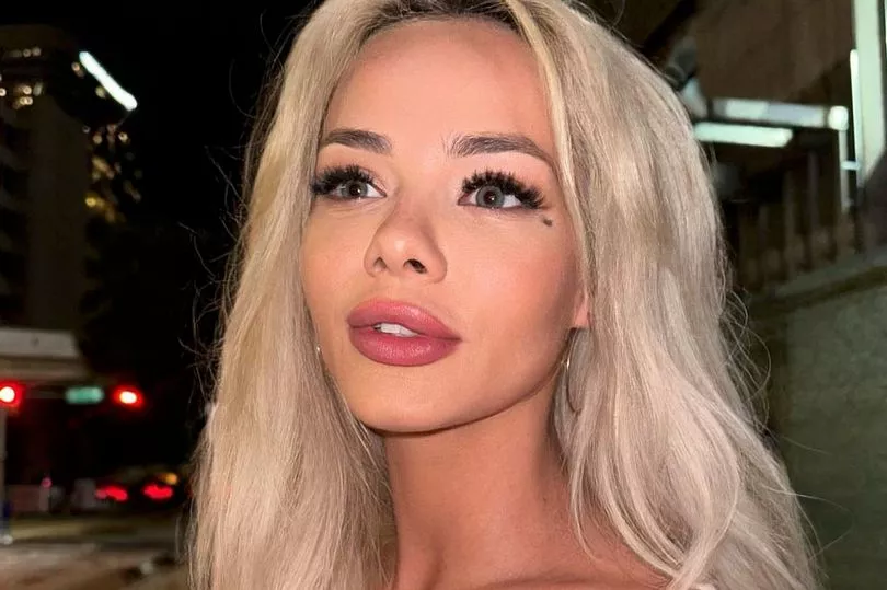 和一个傲慢的家伙拍摄成人电影，他打电话给他妈妈哭了