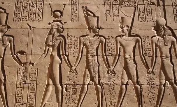 为什么这么多古埃及雕像都没有鼻子？是巧合还是有意为之？