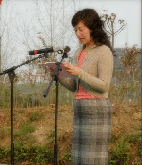 女县委书记袁菱“女皇”般的后宫生活......