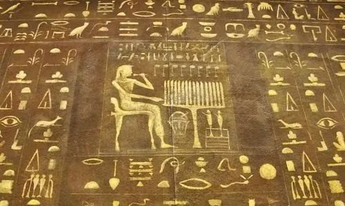 为什么这么多古埃及雕像都没有鼻子？是巧合还是有意为之？