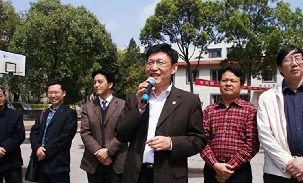 川音“淫魔”校长，88名女音乐教师，霸占87人！细节揭露，网友：太猥琐！