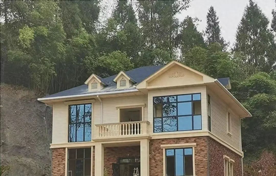 川音“淫魔”校长，88名女音乐教师，霸占87人！细节揭露，网友：太猥琐！