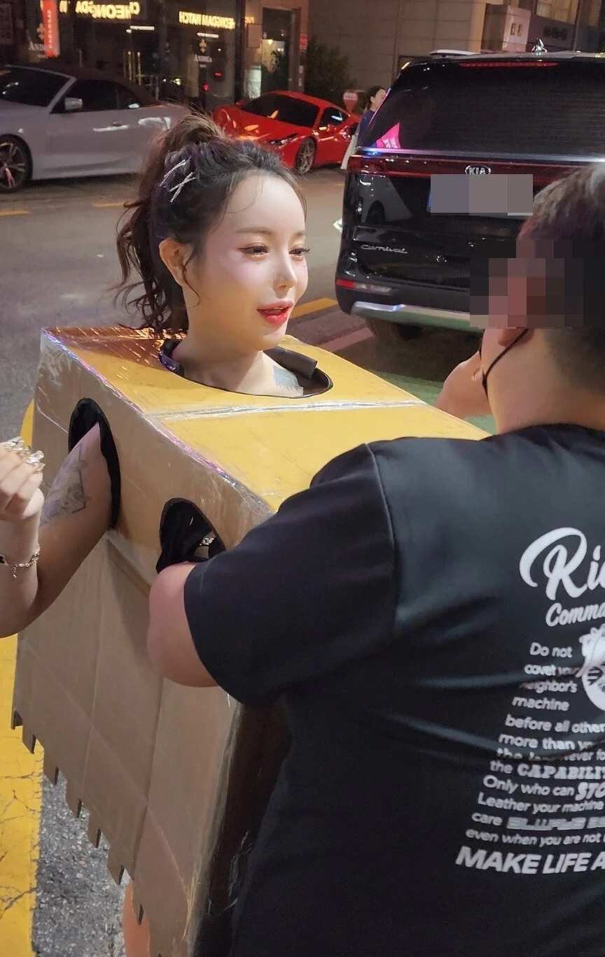 韩国“摸乳箱” 试过惊呼真棒