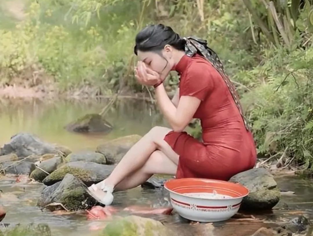 抖阴上的黑丝农村媛，求你们别再用“骚风妖气”勾搭老大爷了