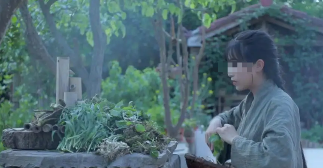 抖阴上的黑丝农村媛，求你们别再用“骚风妖气”勾搭老大爷了