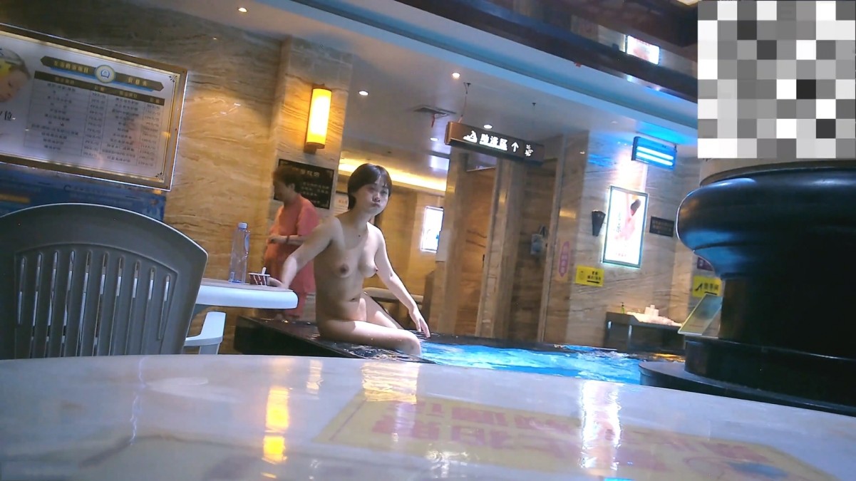 温泉洗浴女宾换衣室洗浴室内部曝光4K，各种诱人胴体专挑年轻奶大身材好的拍