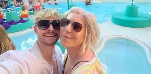 43岁熟妇恋上21岁鲜肉，她说这就是命