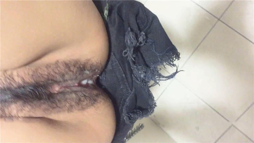 一对在厕所里偷情的男女被曝光完美露脸