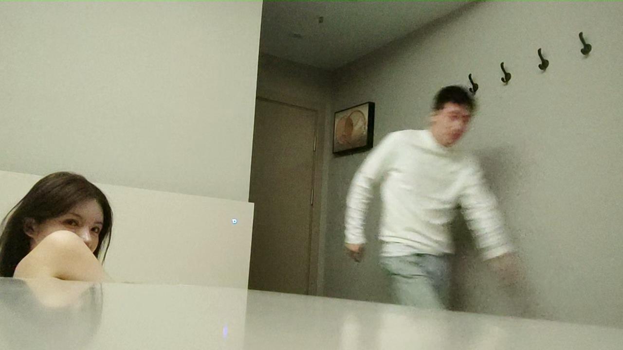 开房约炮，妹妹不错视角差点，张开双腿一顿舔逼，抱着操舒服的呻吟