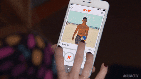 43岁熟妇恋上21岁鲜肉，她说这就是命