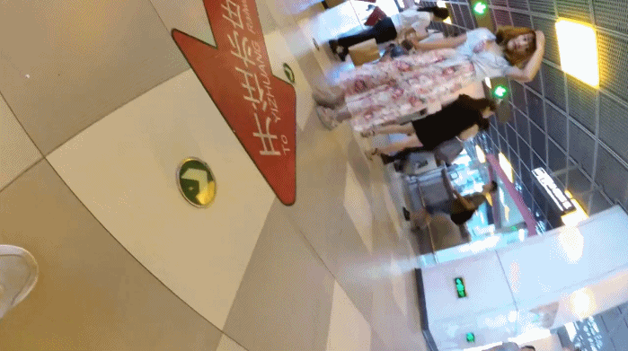 北京地铁商圈CD系列 掀裙被小姐姐发现差点被打手 大神不怕还继续拍