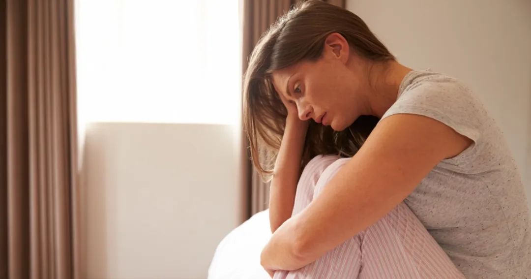 43岁熟妇恋上21岁鲜肉，她说这就是命