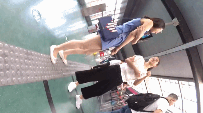 北京地铁商圈CD系列 掀裙被小姐姐发现差点被打手 大神不怕还继续拍