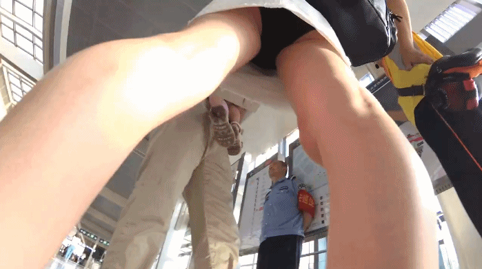 北京地铁商圈CD系列 掀裙被小姐姐发现差点被打手 大神不怕还继续拍