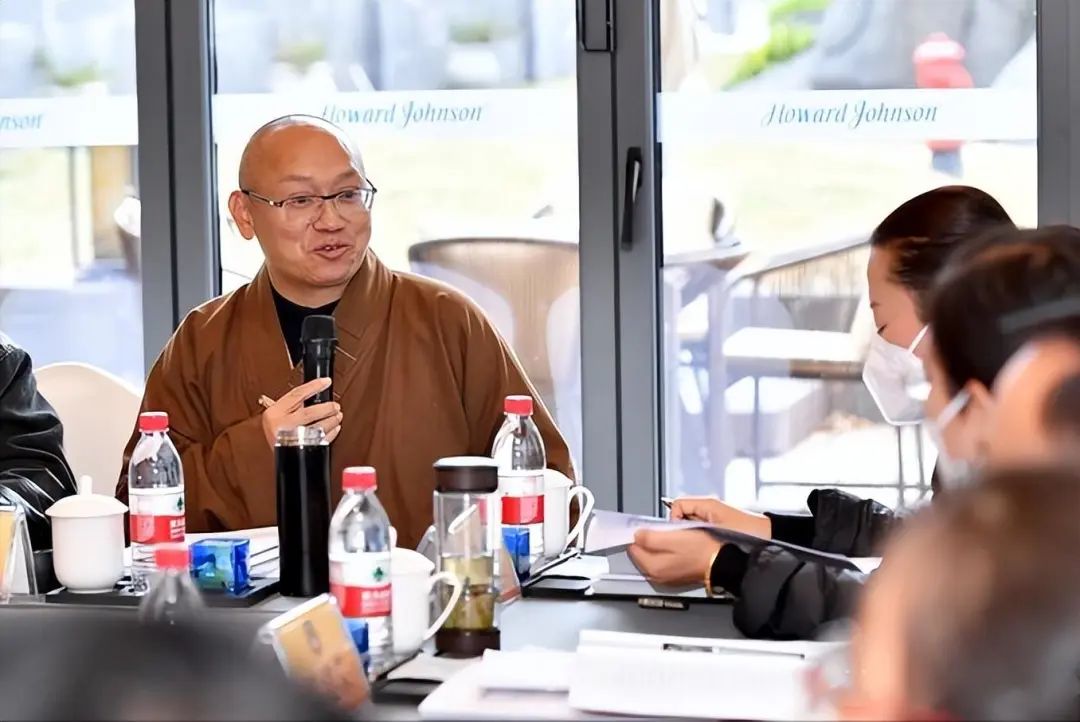 女主播破了老和尚的“色戒”