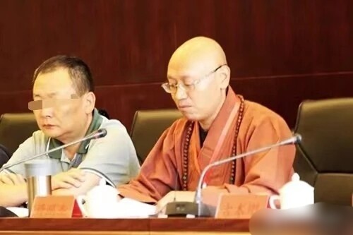 女主播破了老和尚的“色戒”