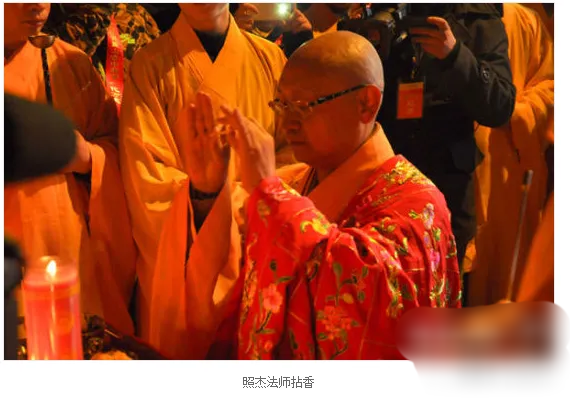 女主播破了老和尚的“色戒”