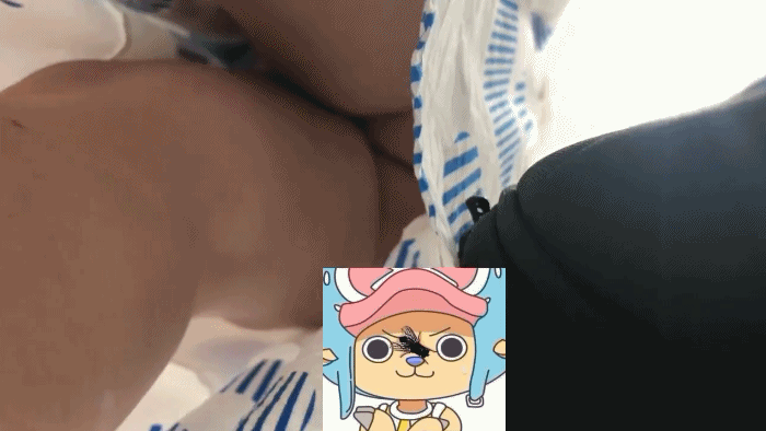 满身纹身社会姐，肉感身材沙发上玩穴，张开双腿爆操，爽的低低呻吟