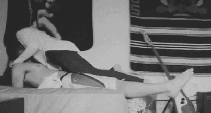 接吻时做这个小动作，体验会更刺激！