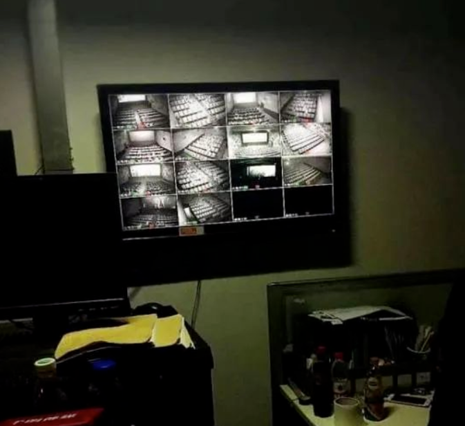 情侣电影院“摸黑鼓掌”，大型社死名场面