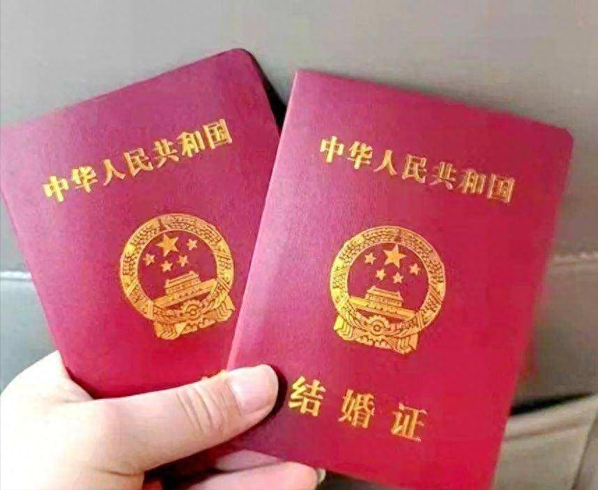 7名美艳少妇，为何心甘情愿倒贴秃头大爷，警方调查事件不简单