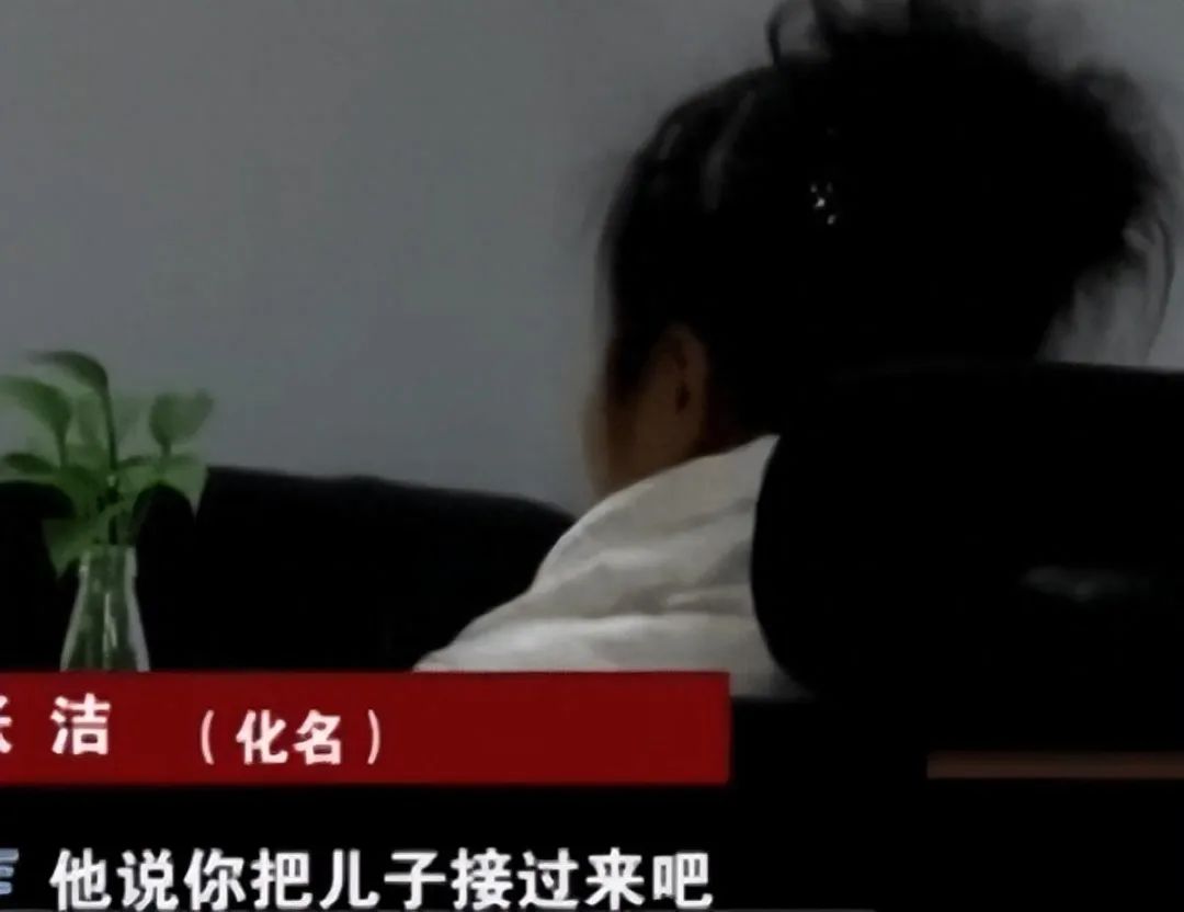 7名美艳少妇，为何心甘情愿倒贴秃头大爷，警方调查事件不简单