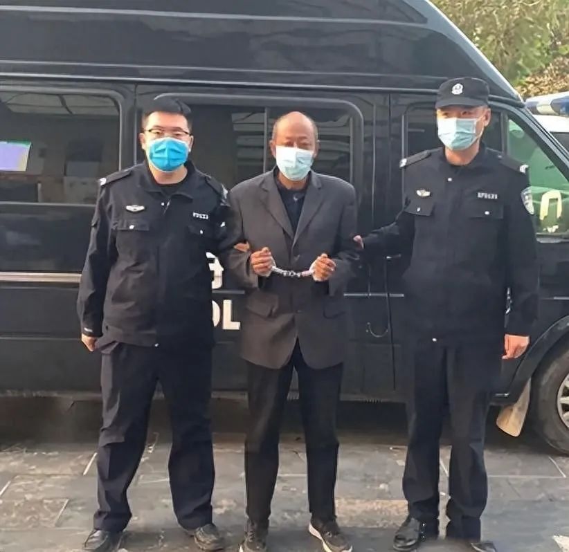 7名美艳少妇，为何心甘情愿倒贴秃头大爷，警方调查事件不简单