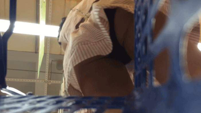 满身纹身社会姐，肉感身材沙发上玩穴，张开双腿爆操，爽的低低呻吟