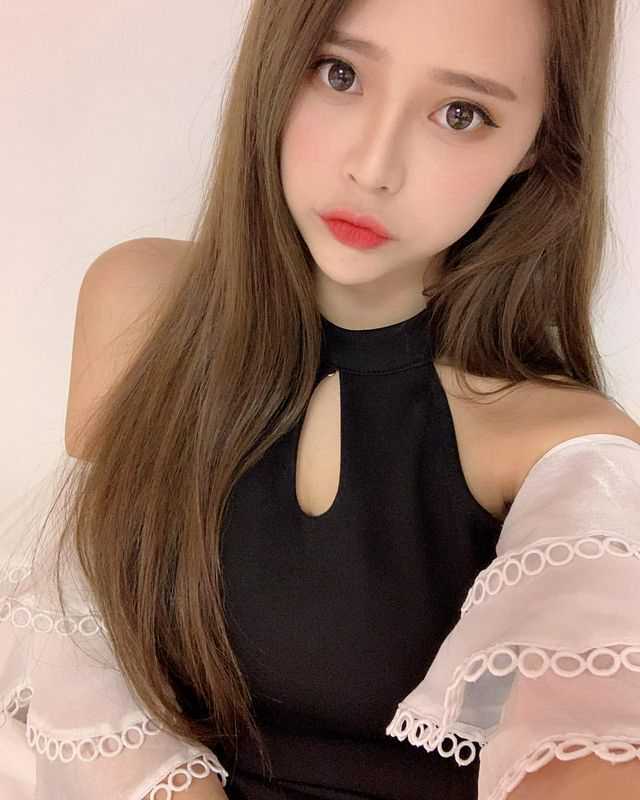 我的大奶女友小依２影城暴露记-【2023年11月最新】