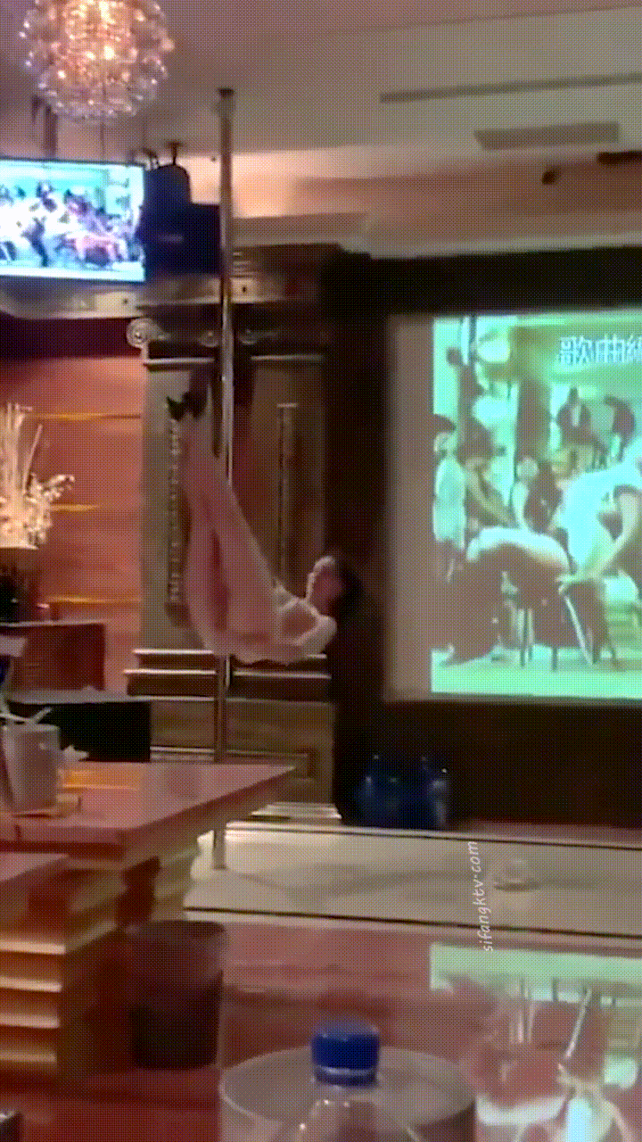 精品裸舞【KTV裸舞】婊子们拿到钱都膨胀了 KTV开跳裸舞